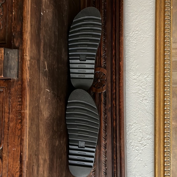 Dr. Martens Mens Size 12 Sandal Airwall with bouncing soles - Picture 3 of 4